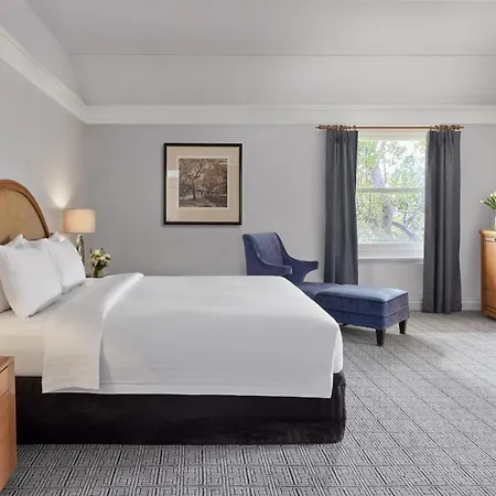 Hyatt Hotel Canberra - A Park Hyatt Hotel Exterior photo A bedroom at the hotel